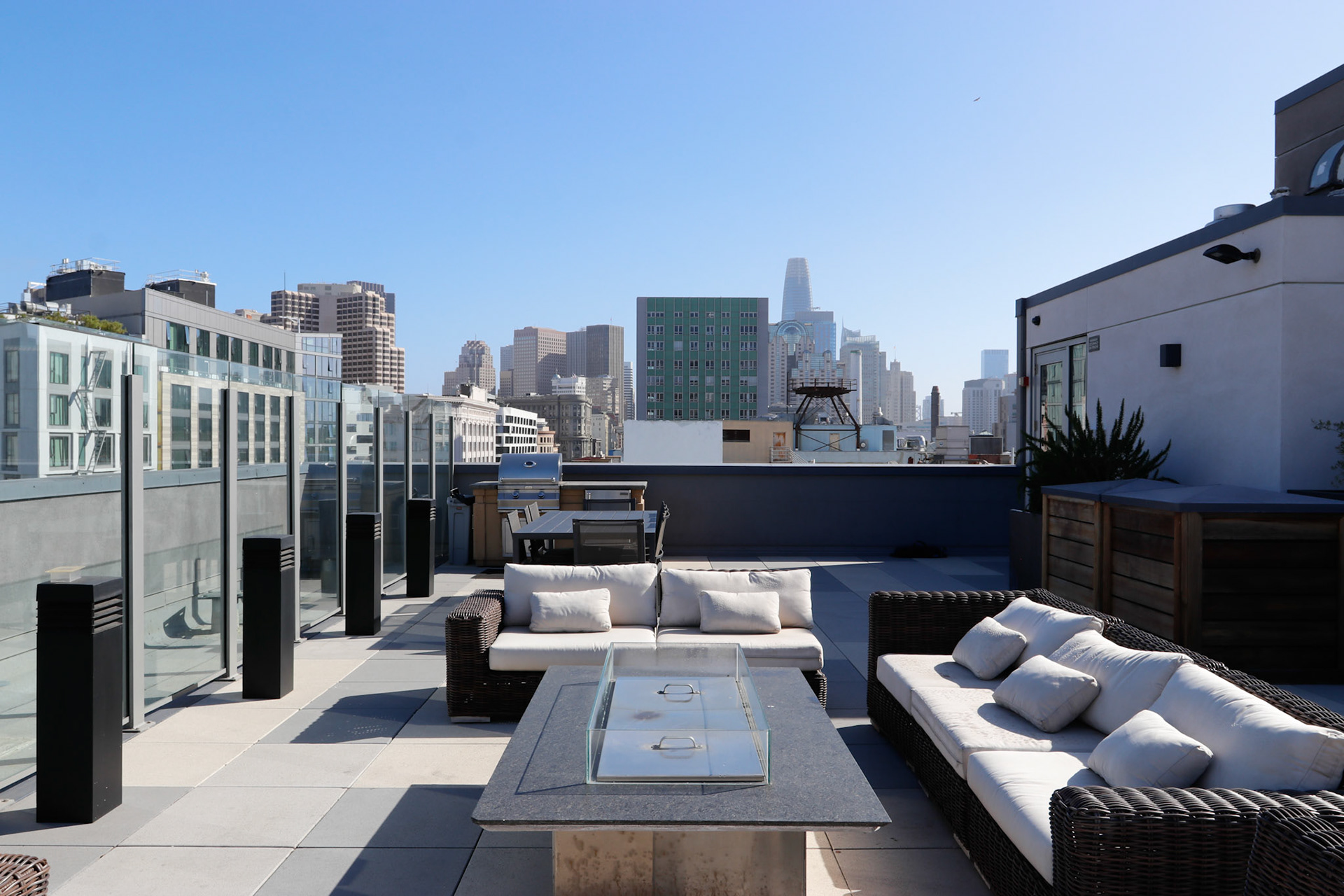 Market St, SF. 94103. AEB 5 Brackets-58