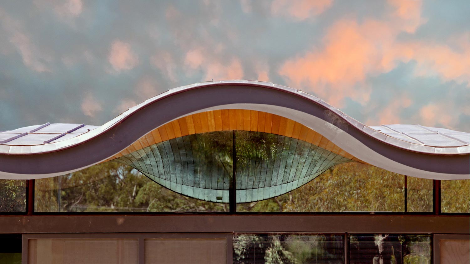 Lauriston House by Seeley Architects a floating sinuous roof placed on a contemporary glass house   CAANdesign  Architecture and home design blog-12