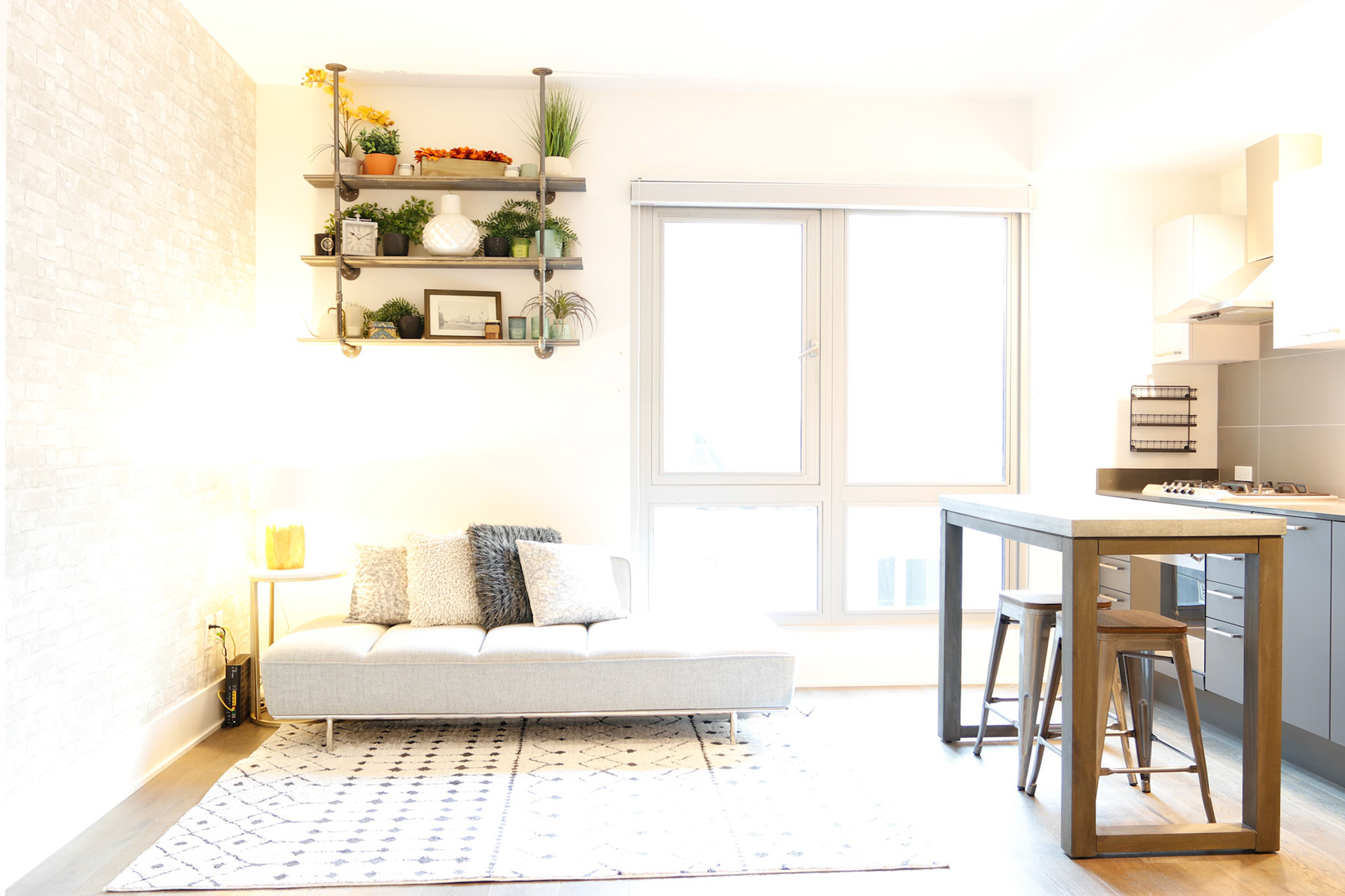 Market St, SF. 94103. AEB 5 Brackets-15