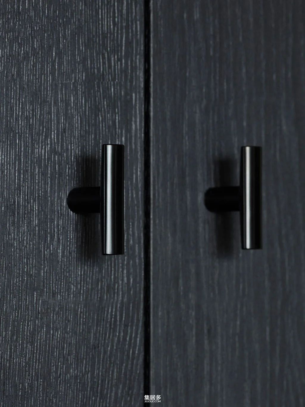 阿尔卑斯山韦尔比耶滑雪小镇山顶克制与严格兼具的度假屋-6