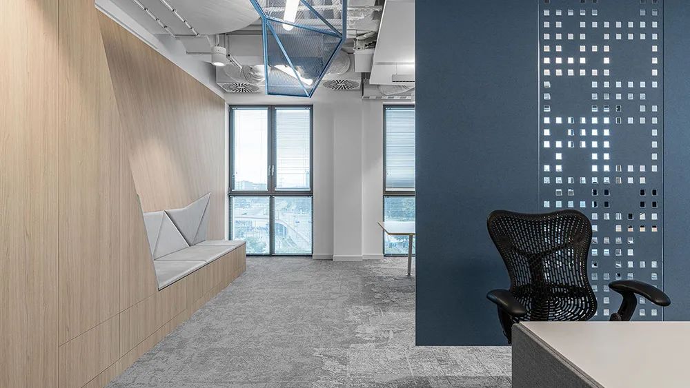 波兰 Autodesk 办公室 | 活力动感金属网演绎现代工业风-26