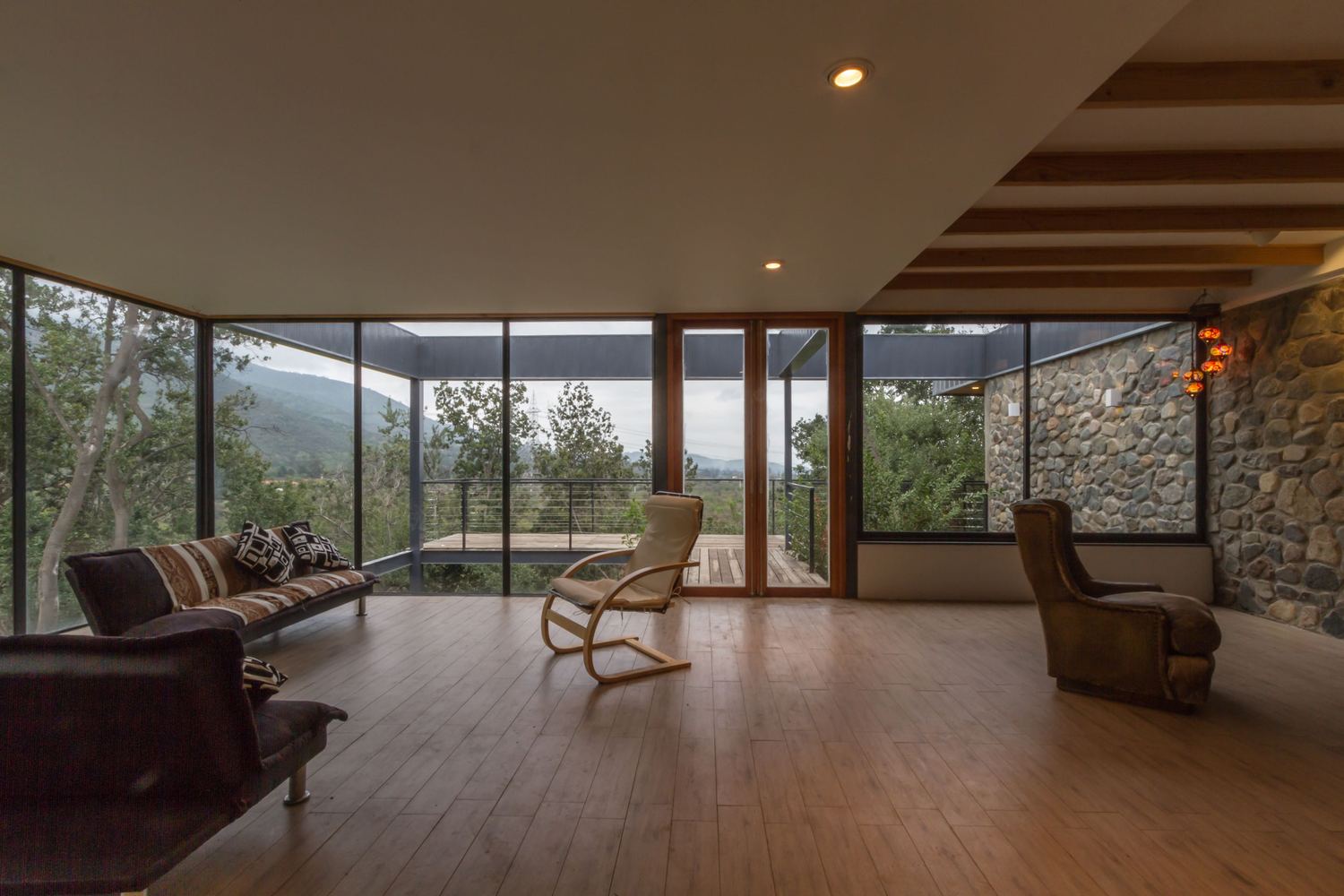 智利奥尔穆埃森林中的悬浮家庭住宅-70