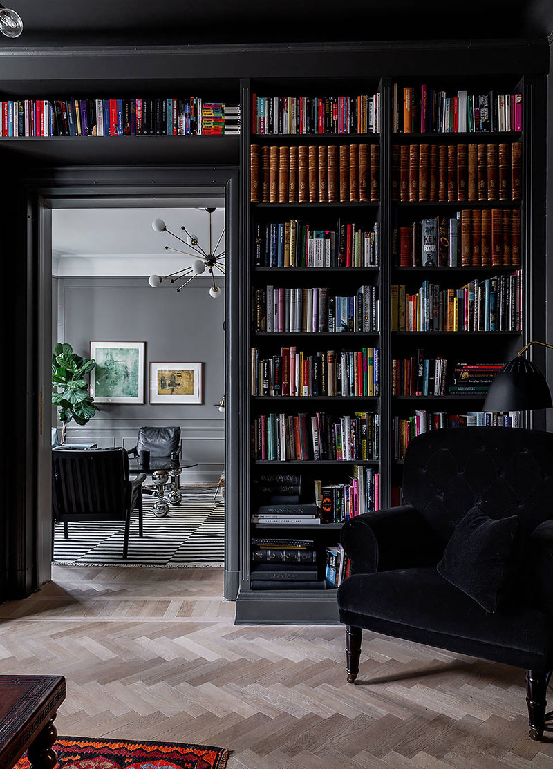 斯德哥尔摩历史建筑中的大胆暗色调公寓设计-7