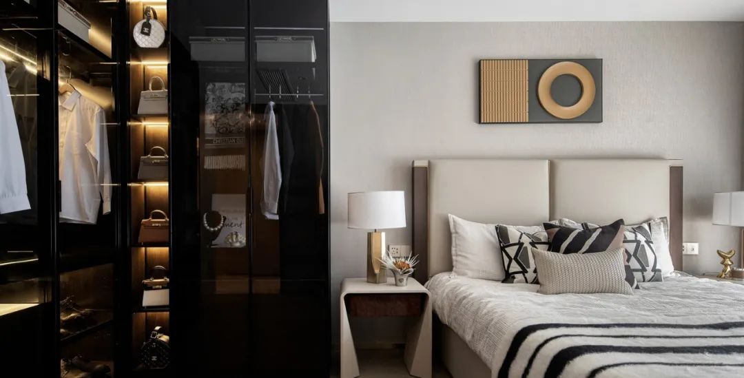 全球视野下的轻奢公寓设计丨中国上海丨HWCD 设计工作室-45