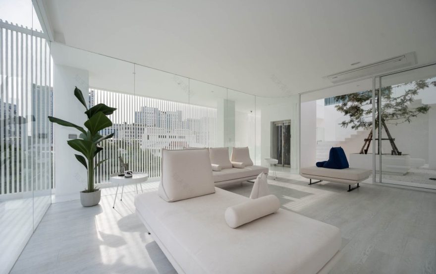 บ้านสีขาว โฮมสตูดิโอที่ผสานพื้นที่อยู่อาศัยในบ้านหลากฟังก์ชัน-13