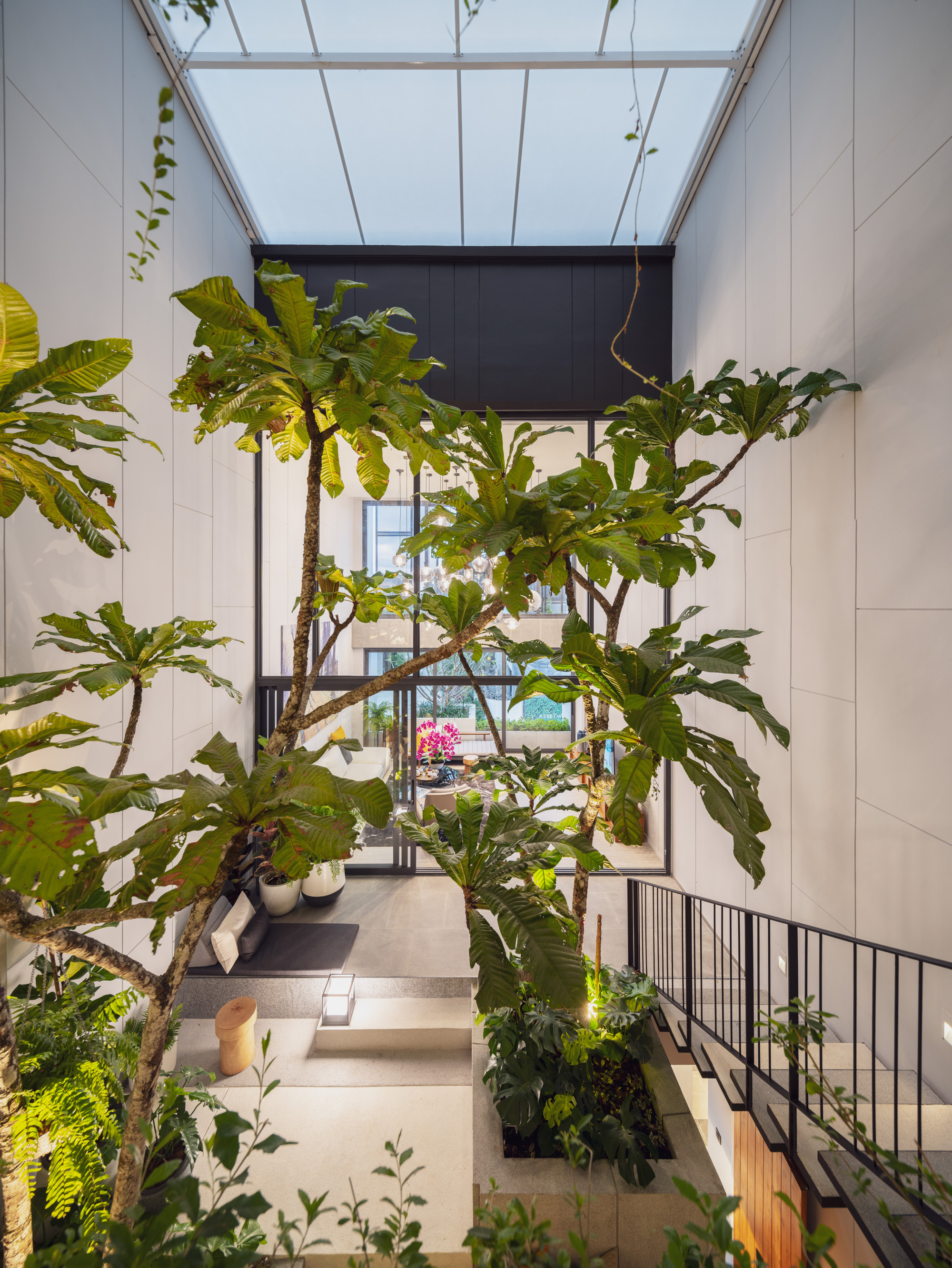 Courtyard Pattanakarn Residence / baan puripuri-40