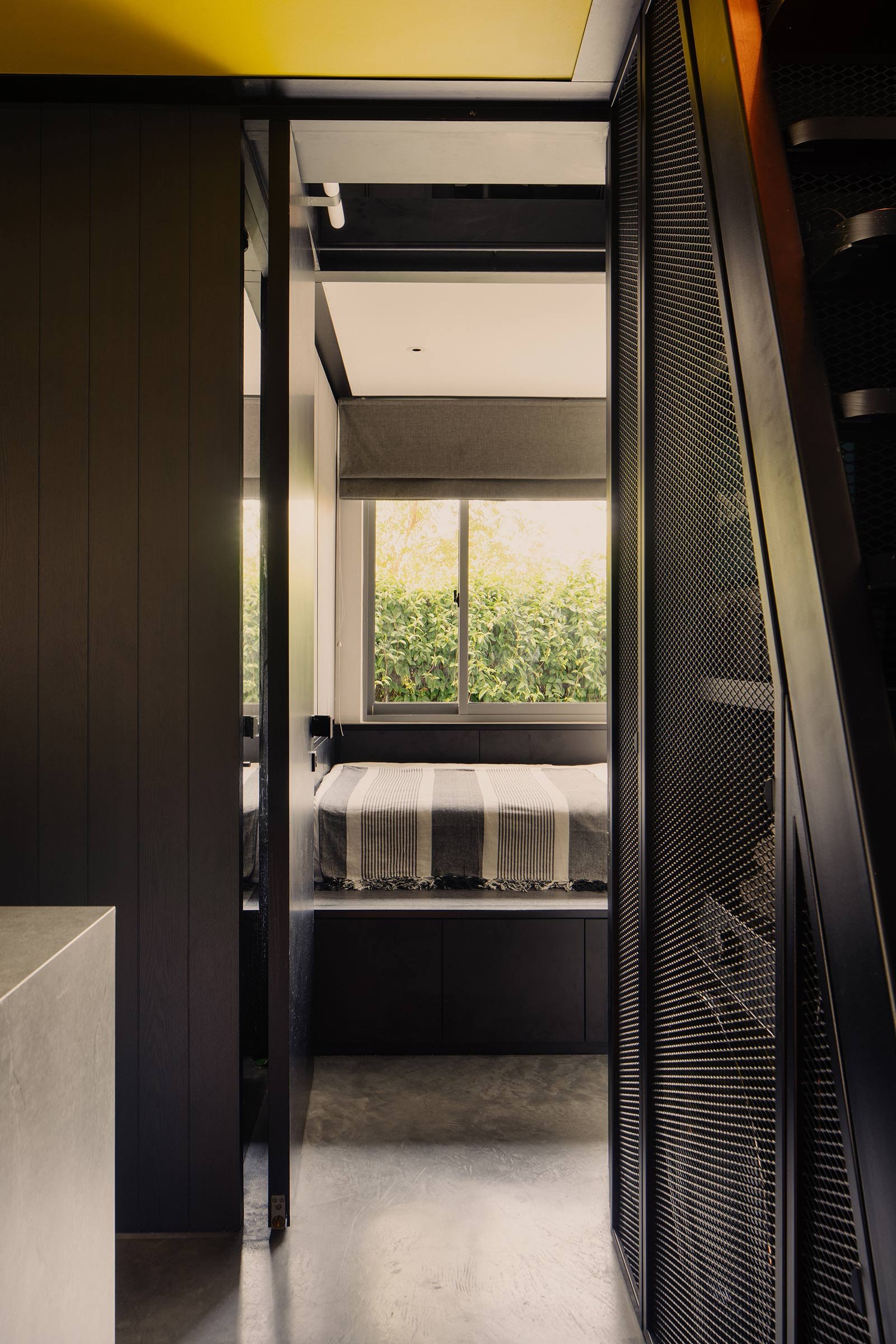 紧凑型住宅丨新加坡丨New & Kawakami Architects-17