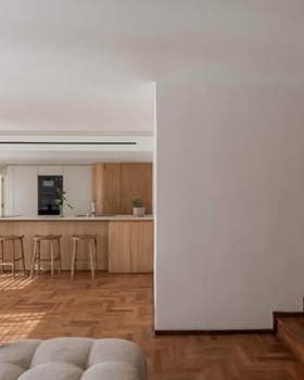 卡萨CRV

注：CASA可能是特定品牌名或名称，直接音译为卡萨；CRV常见于本田的一款车型名称，一般直接保留英文，这里结合语境推测可能也是以这种方式呈现 丨阿根廷科尔多瓦