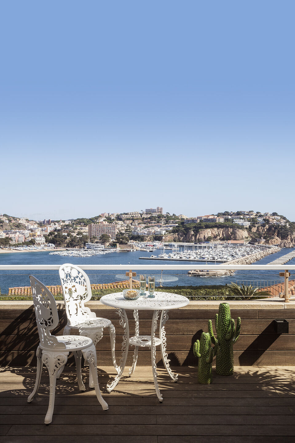 西班牙 Costa Brava 私人住宅 | 极简生活，自然之美-12