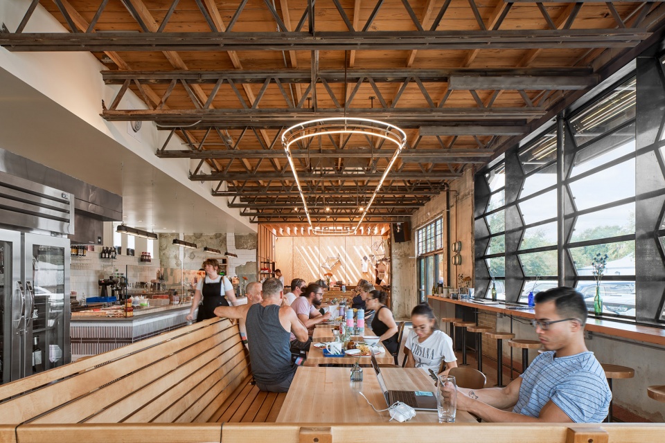 折皱立面,展现天空之美——Meteor 咖啡++ 自行车店-18