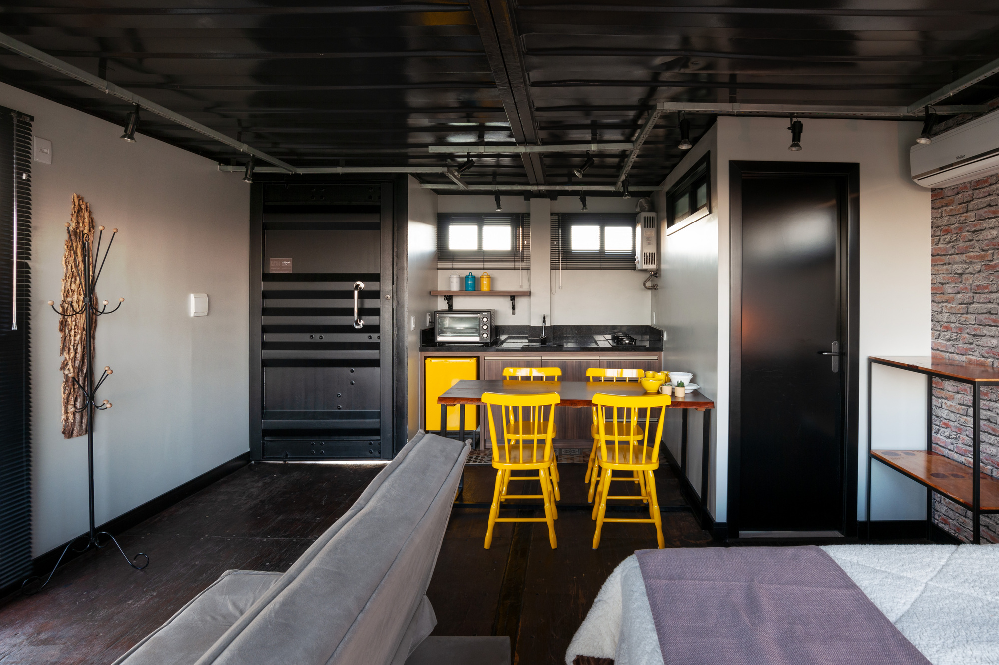 Cambará Container House / Estúdio Saymon Dall Alba+ Mégui Dal Bó Arquiteta-25