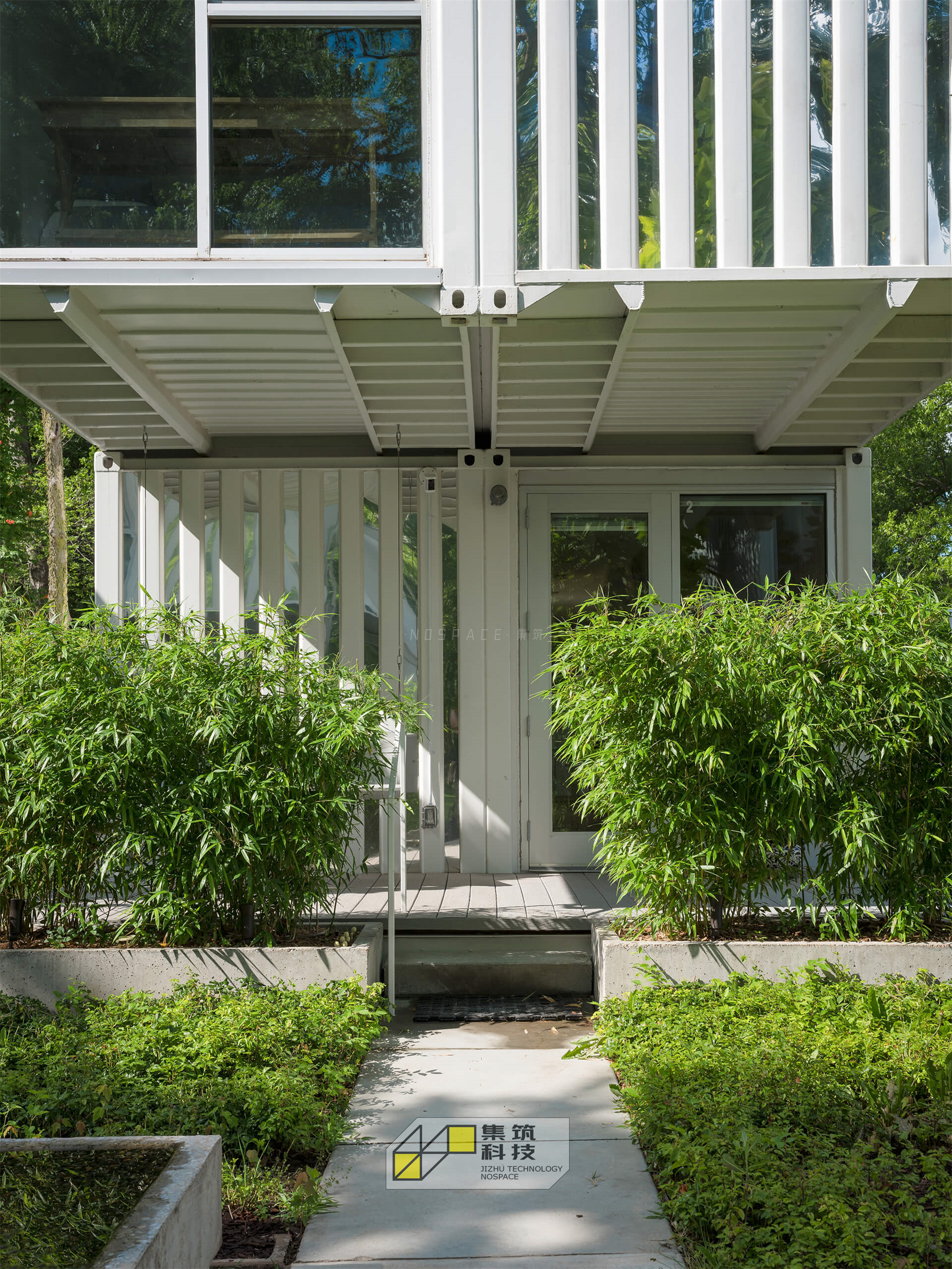 松鼠公园纯白镜面集装箱民宿丨美国俄克拉荷马城丨AHMM 建筑事务所-11