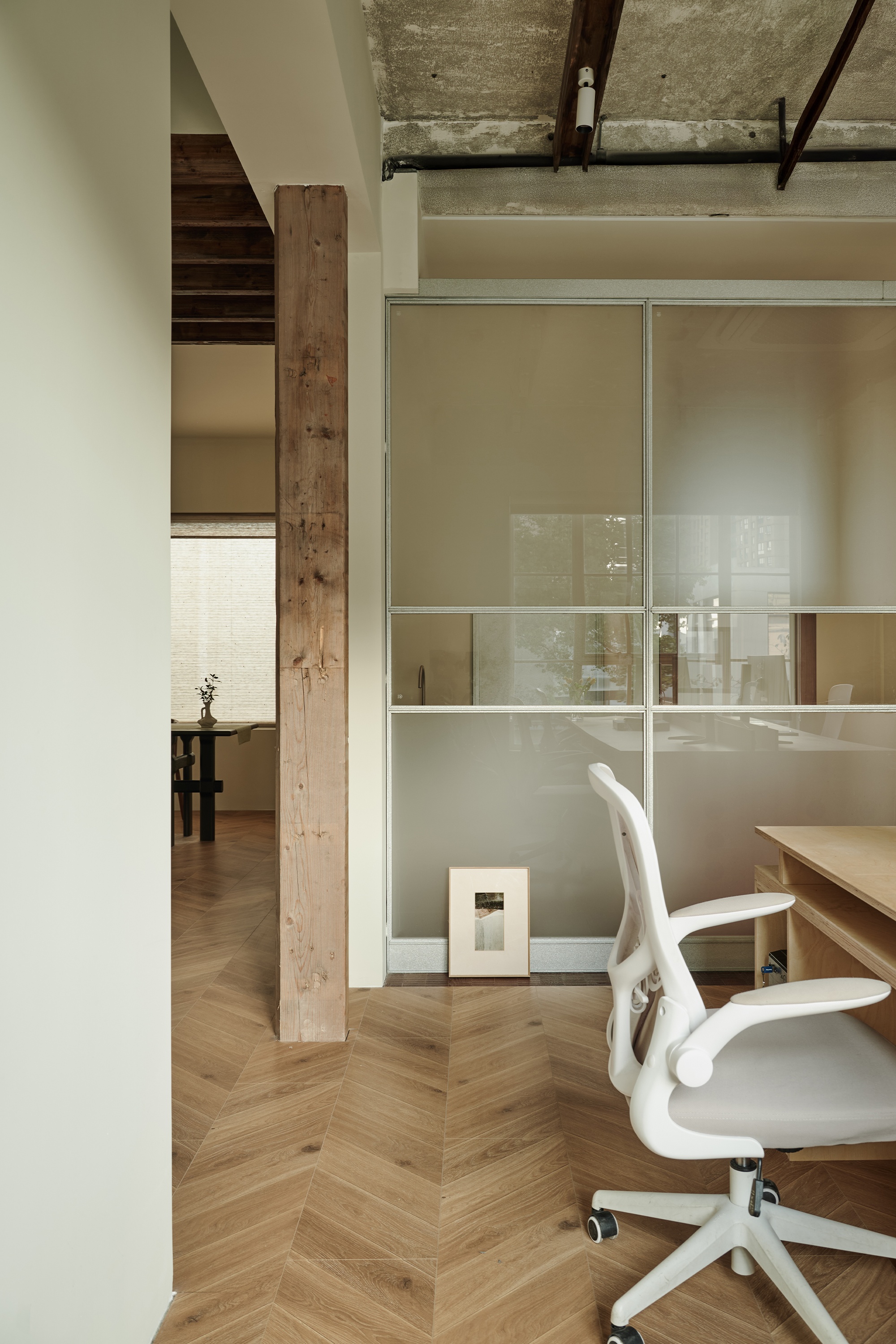 呼吸式美学:在粗粝与诗意间自由生长的空间叙事丨山与空间设计-23