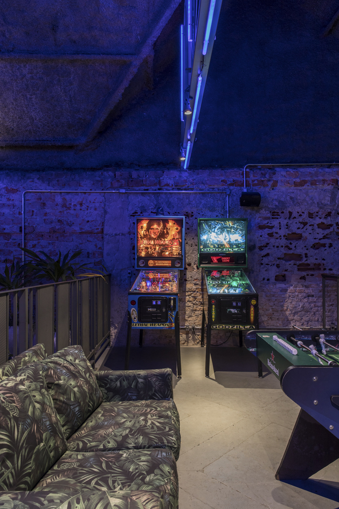 巴西 Benzina Bar 年轻活力空间-43