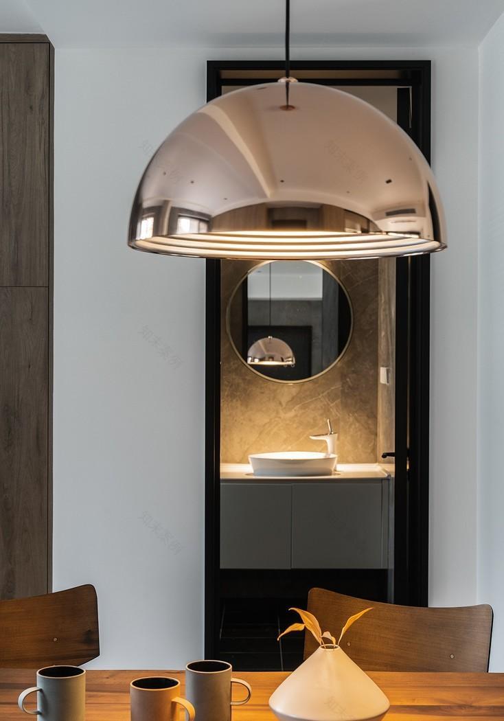 135㎡简约两居,真皮沙发与工业风茶几的完美融合-16