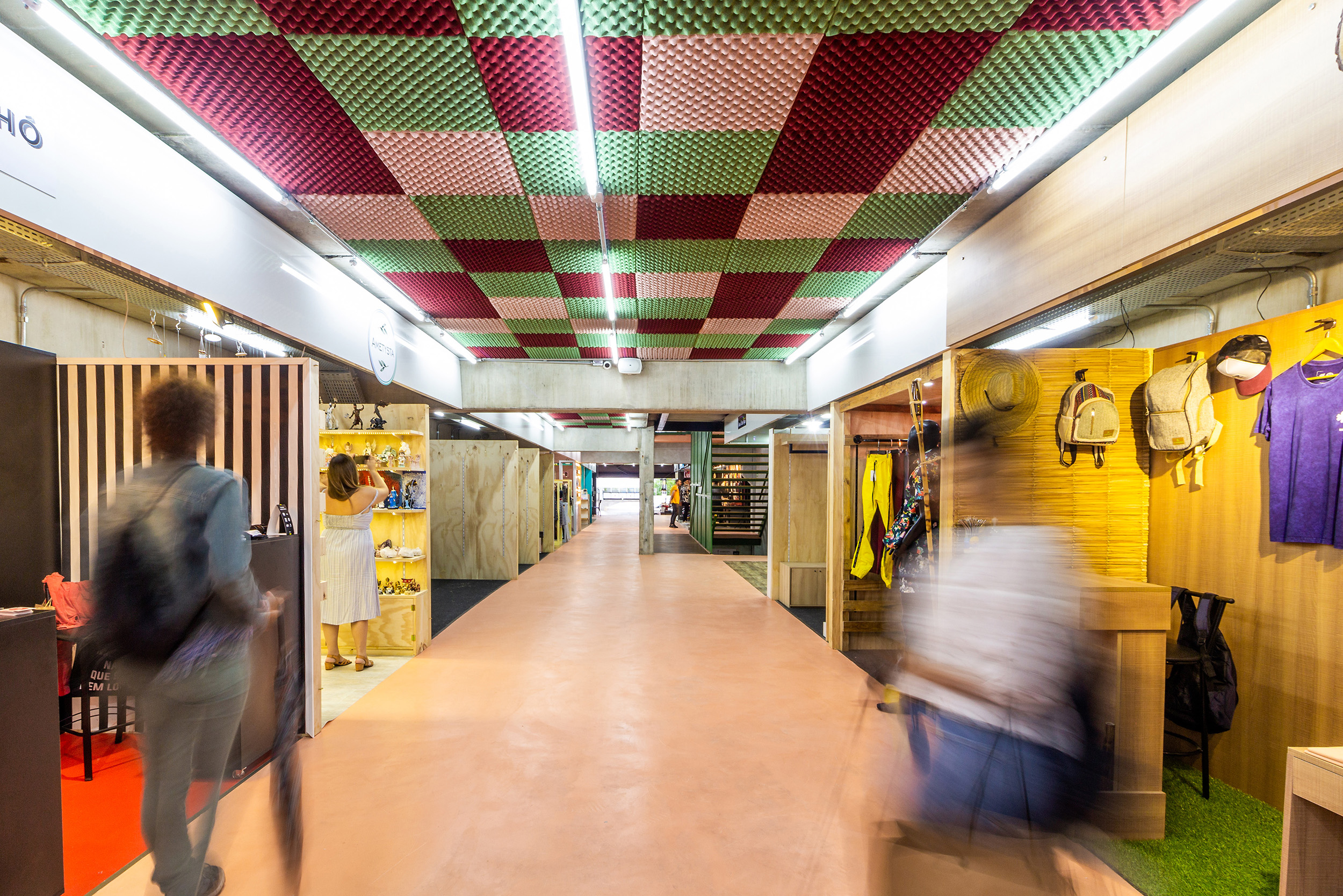 停车场变身为商业画廊-19