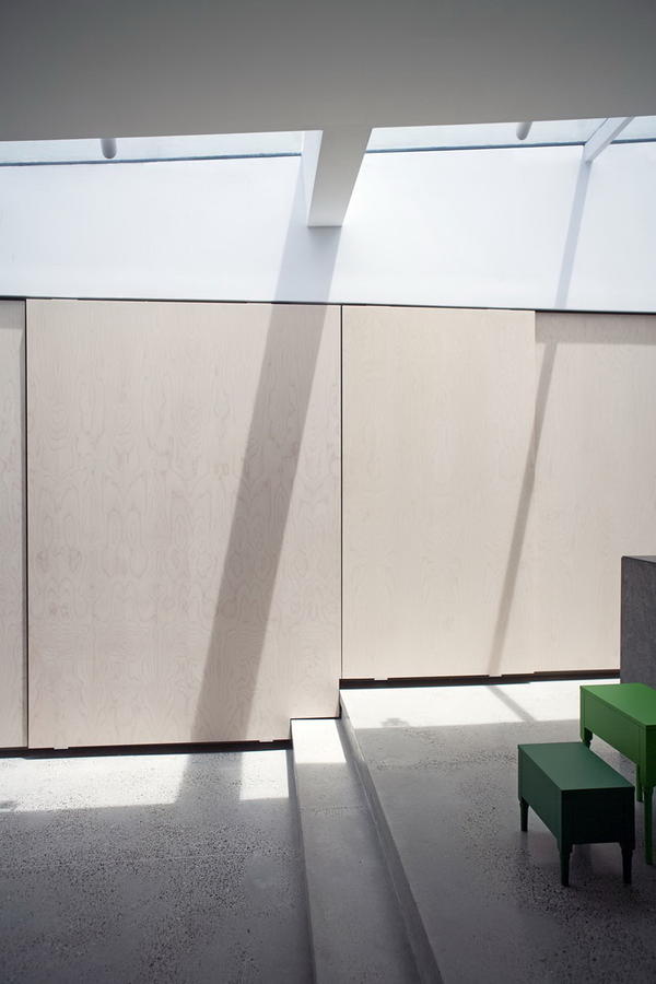 绿意环绕的 CO-AP 紧凑别墅 | 玻璃与自然的完美融合-15