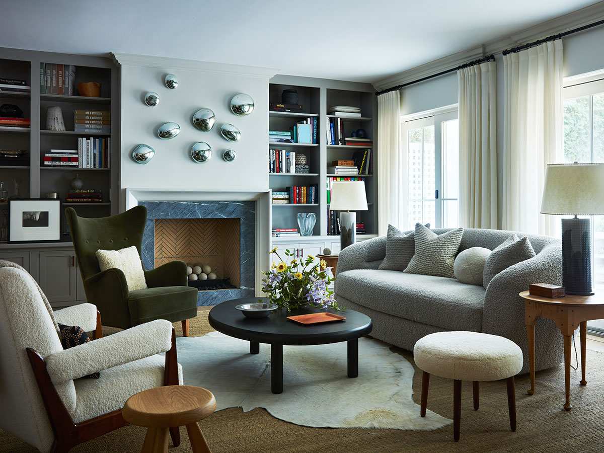 清爽蓝灰空间 | Connecticut 乡村别墅的时尚内饰设计-1