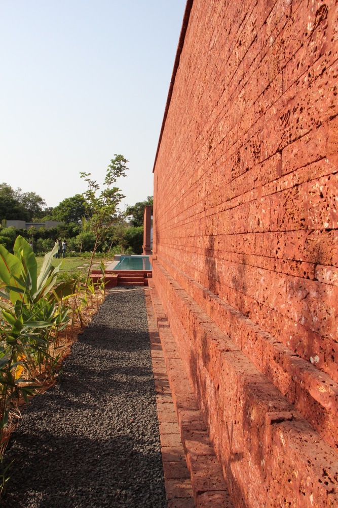 双胞胎别墅 | 红土墙与芒果树的庭院式家园-90