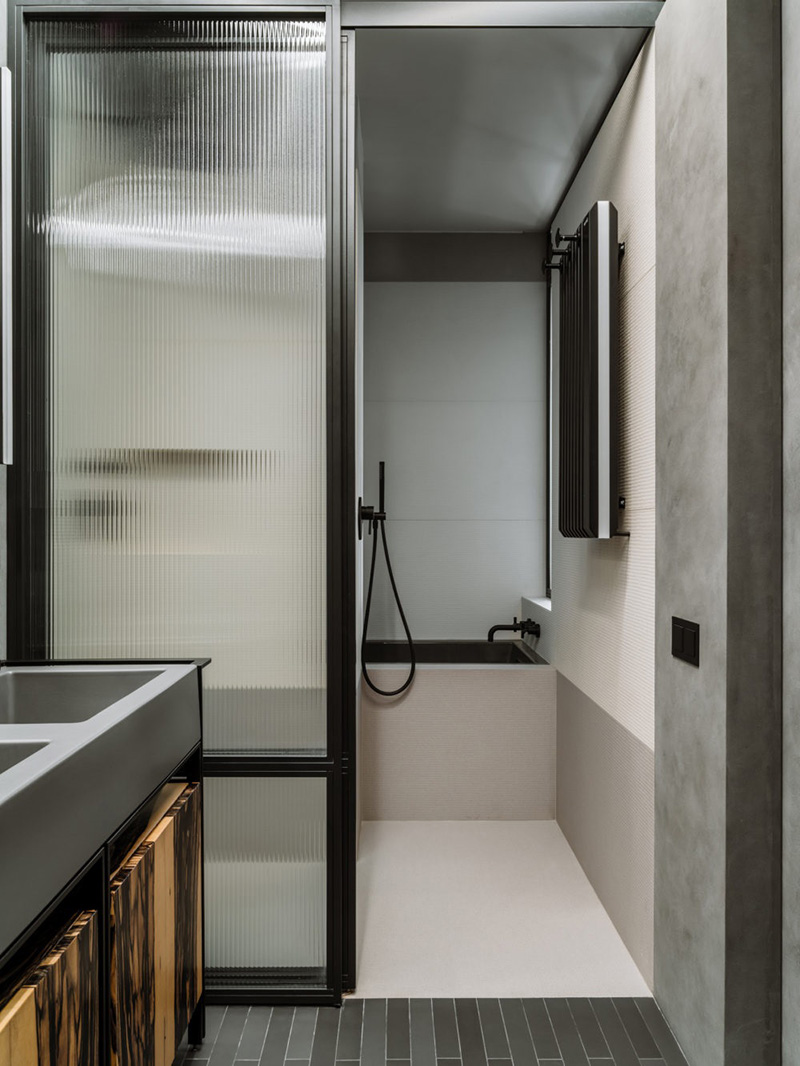 设计师打造 70㎡暗色调极简公寓，木质元素增添暖意-20