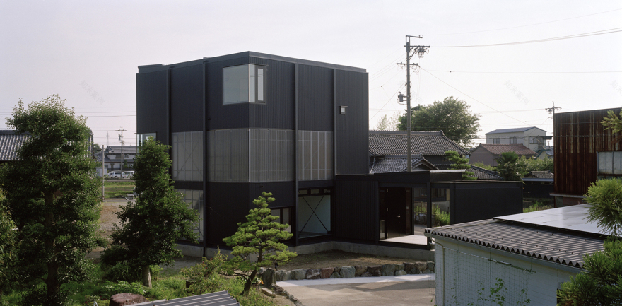 山石武喜打造简约钢构住宅 融入环境与自然共生-52