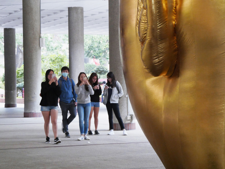 充气雕塑构建数字化空间,时尚与建筑的跨界融合-8