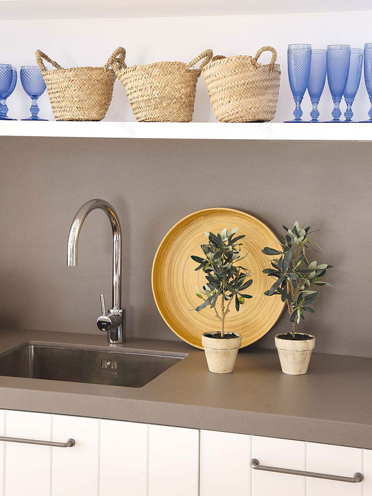 西班牙海岸阳光美宅,弧形窗成就绝美海景-9