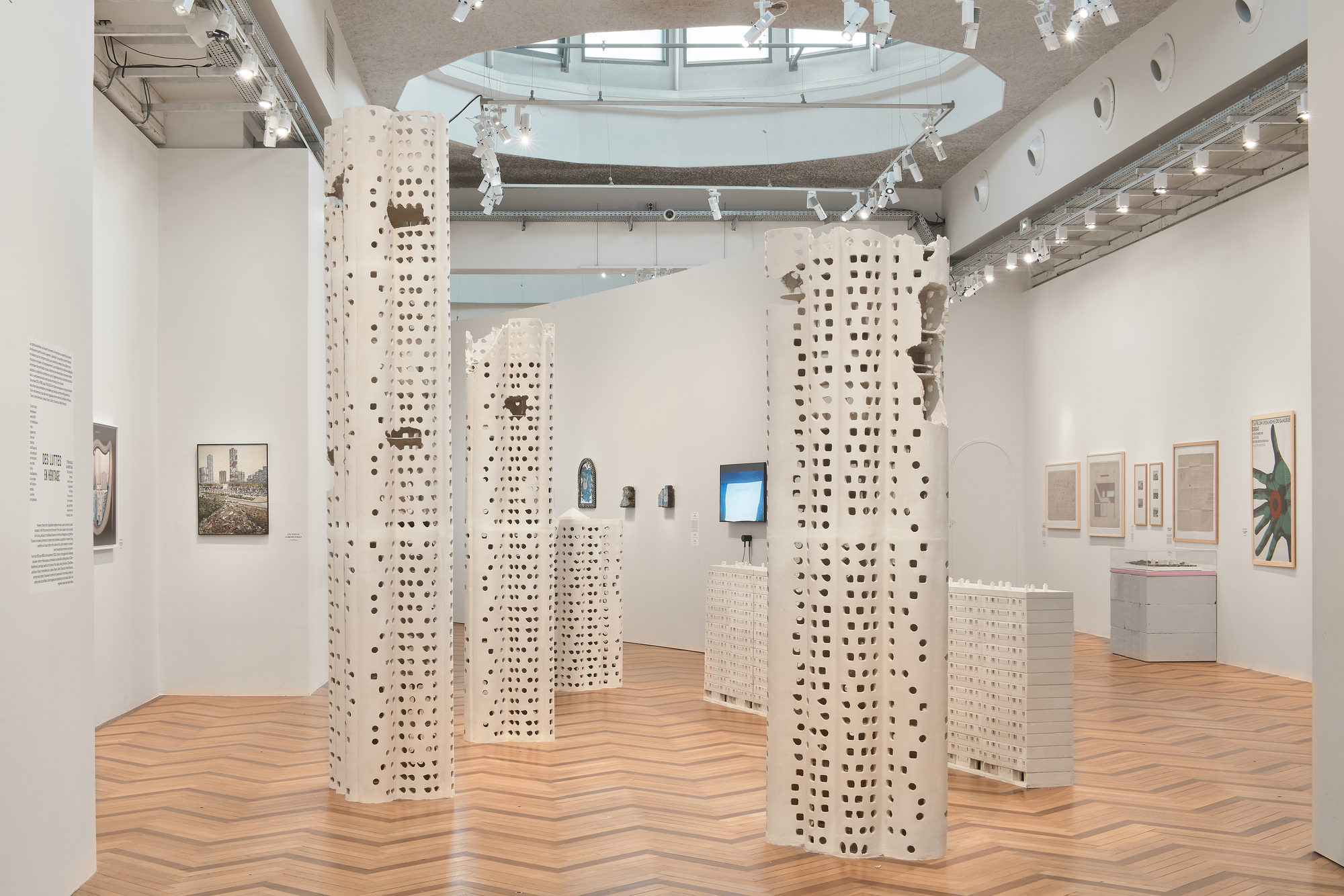 Banlieues Chéries Exhibition / Roll-23