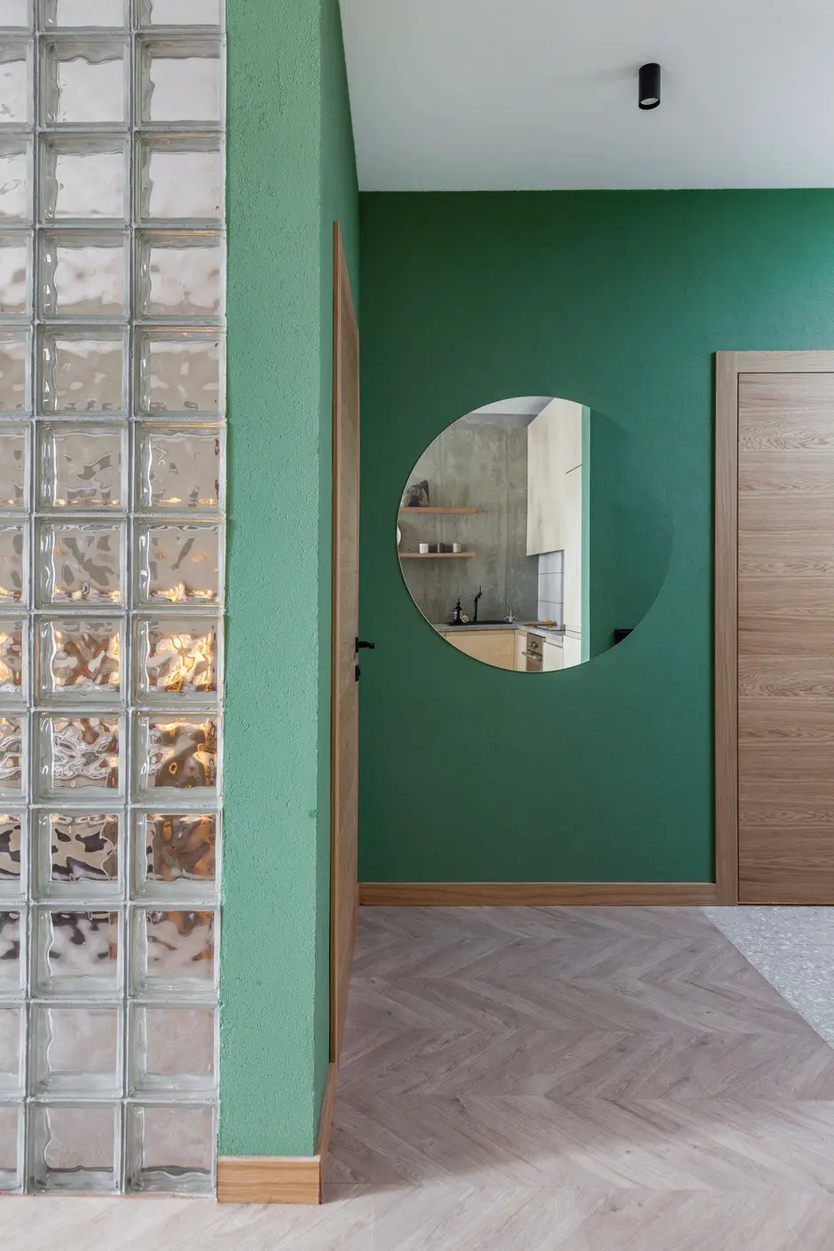 混凝土与胶合板的艺术碰撞 | 45 平米小公寓的极简设计-13