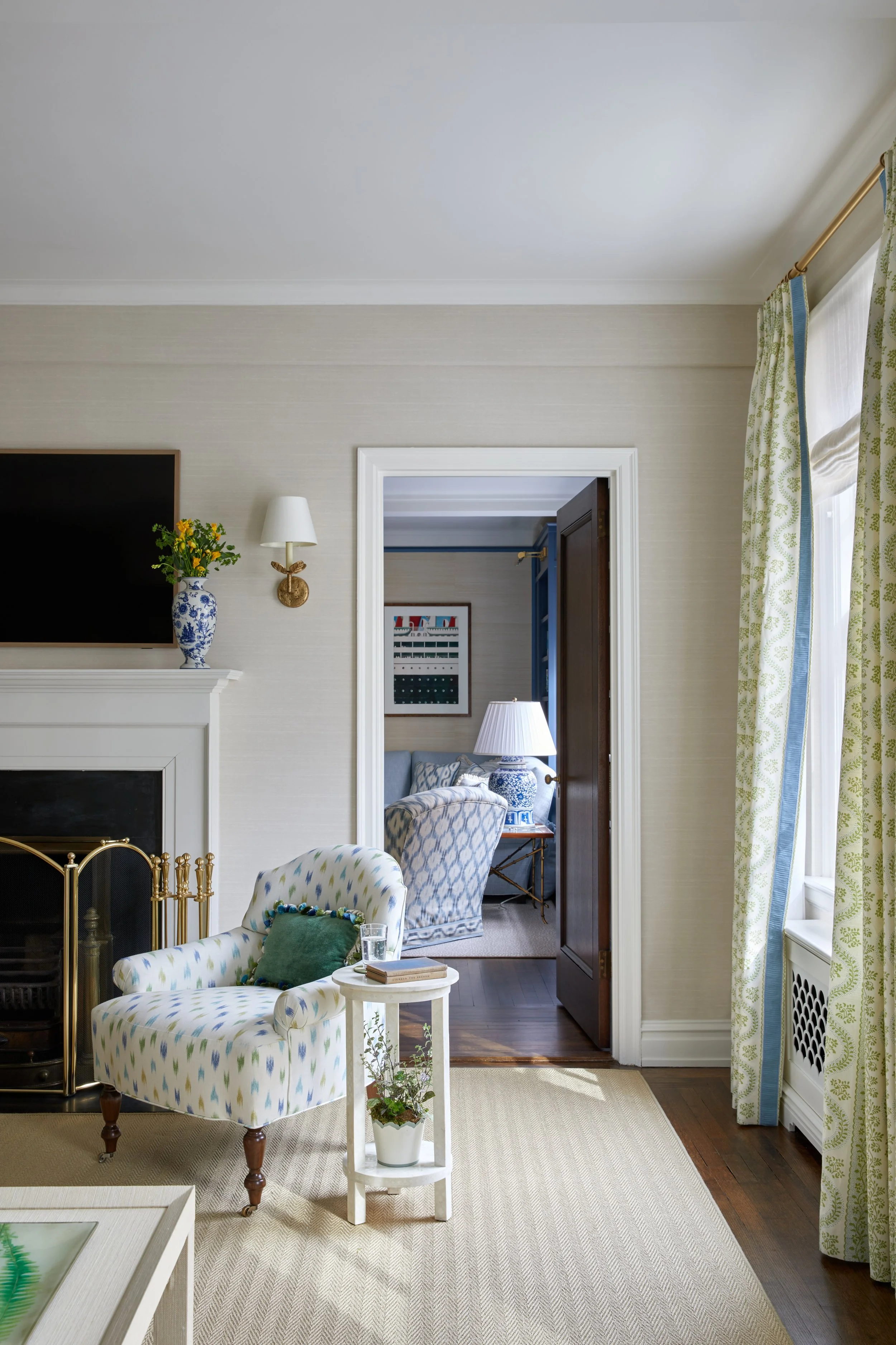 上东区美容装修（注：Cosmetic Renovation在建筑装修语境中常指外观、表面的装修，这里美容装修较符合，但可能结合具体场景也有更合适译法，若此场景为建筑领域，也可考虑上东区表面翻新 ） 丨GhanaUpper East丨Emily C. Butler-8