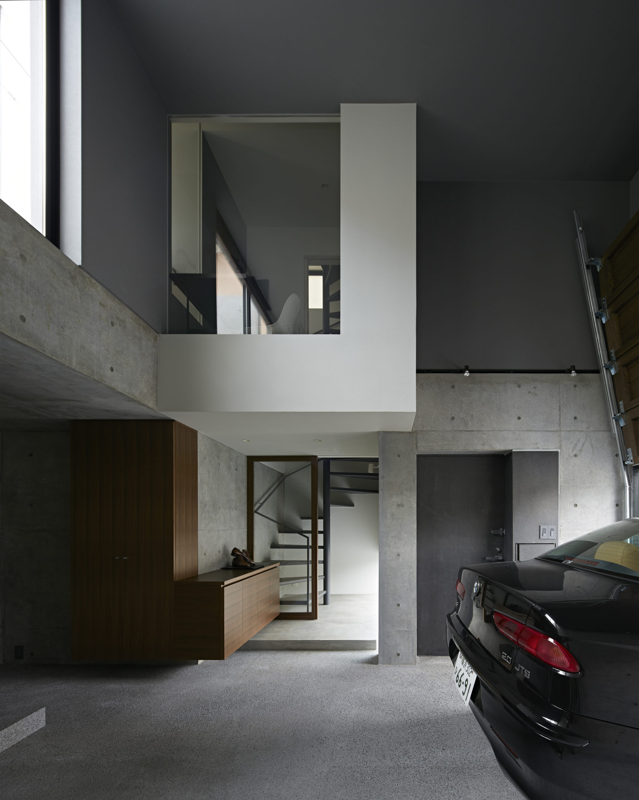 garage house with morning light courtyard | Genki Tsubasa Architects and Associates-15