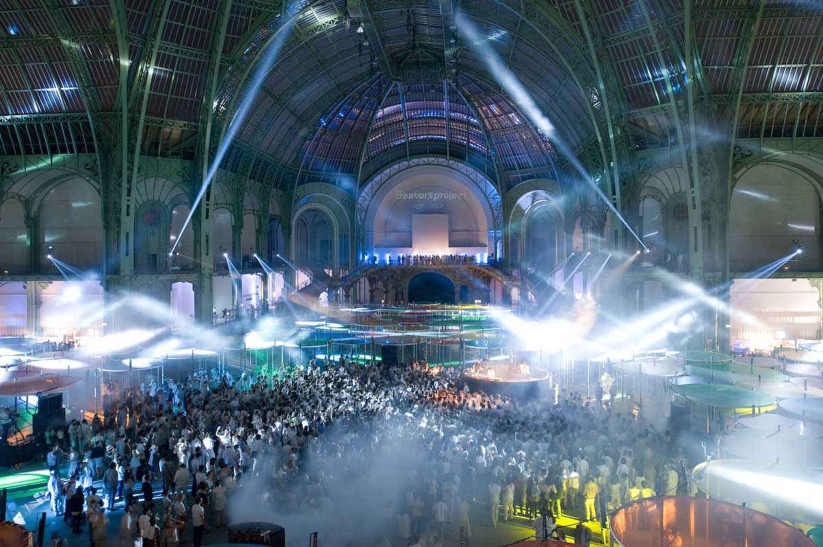 古怪风格的白色球形照明灯具

注：Bal Blanc 推测 Bal 可能拼写有误，正确的也许是 Boule（法语球） 之类的词，这里按推测理解为白色球；如果这是特定名称，可根据实际情况调整 -23