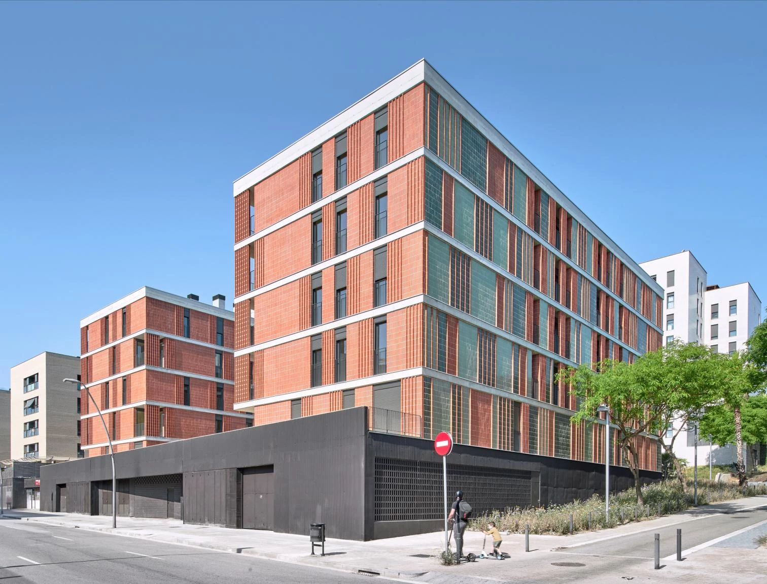 巴塞罗那公路住宅丨西班牙巴塞罗那-6