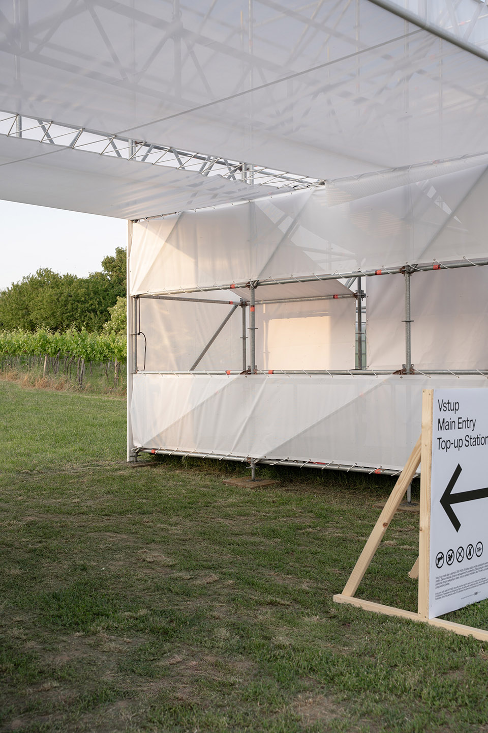 Ženy Víno放克音乐节装置丨斯洛伐克丨Jakub Kolarovič Architects-22