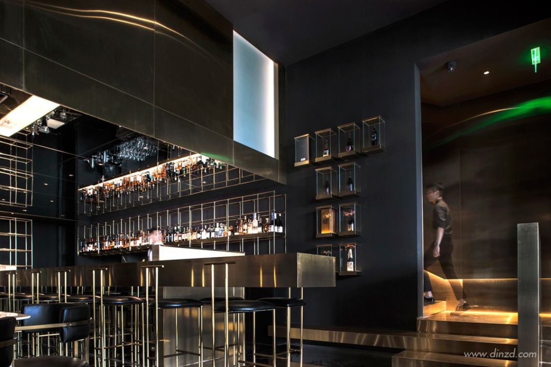 西安 TUESDAY AOYAMA 多领域创新复合店，金色悬浮盒子展现空间层次-12