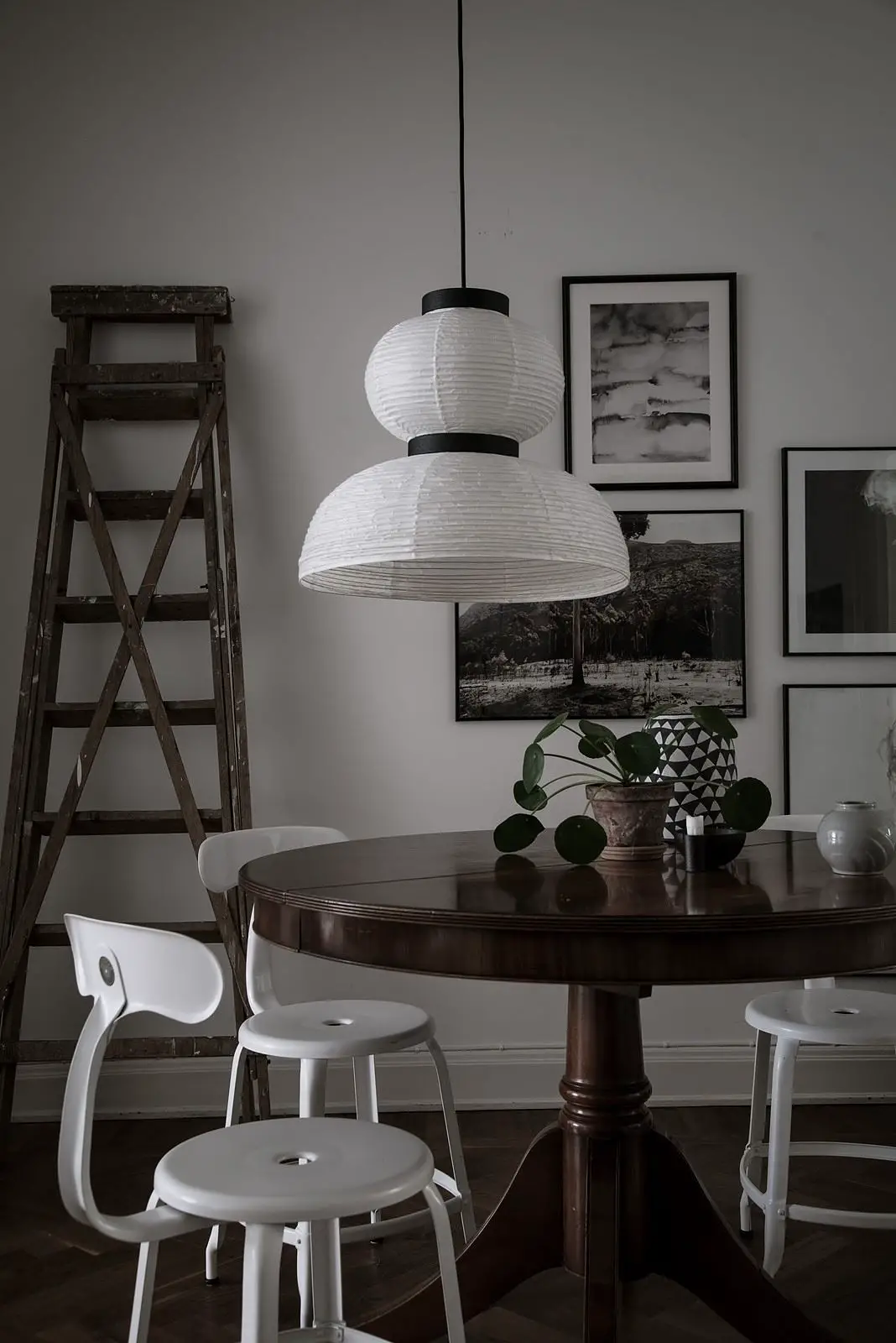 悬浮魅力 | Petite Friture 黑色吊灯设计-4