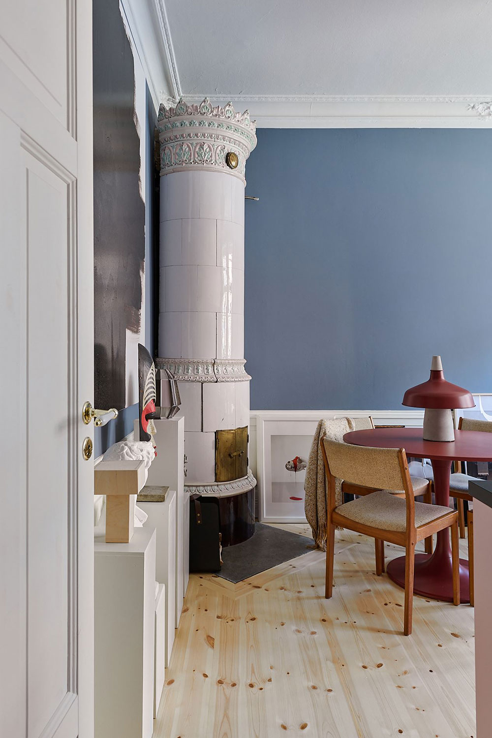 33 平米艺术小公寓 | 蓝色墙面与粉色厨房的完美碰撞-16