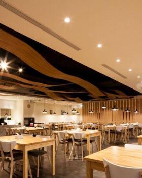 多功能空间设计典范——104 Cafe 餐厅