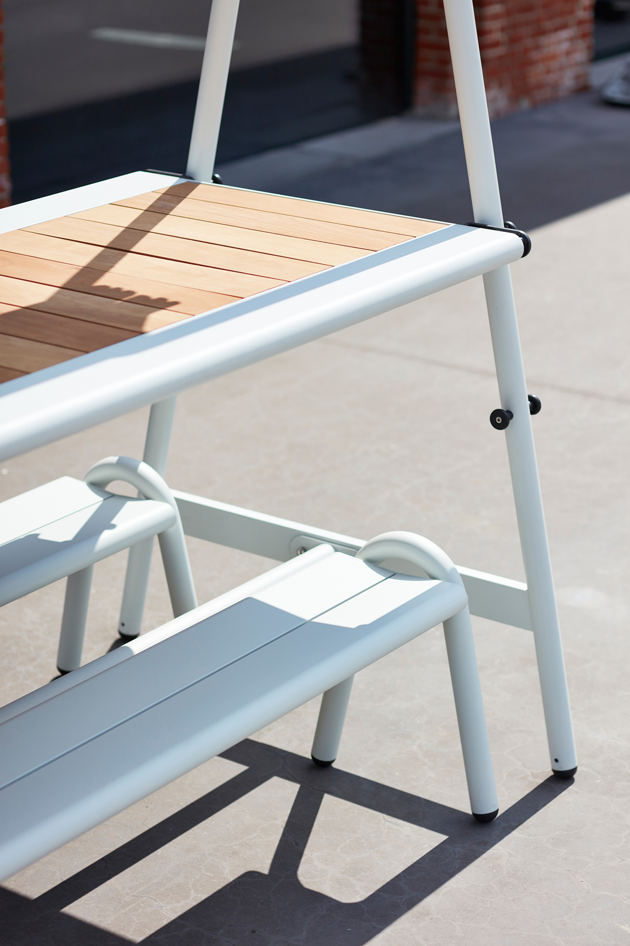 多功能 AMAi 桌 | 室内外皆宜的百变设计-19