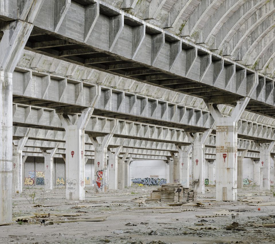 西班牙旧工厂翻新,韵律几何新风貌-7