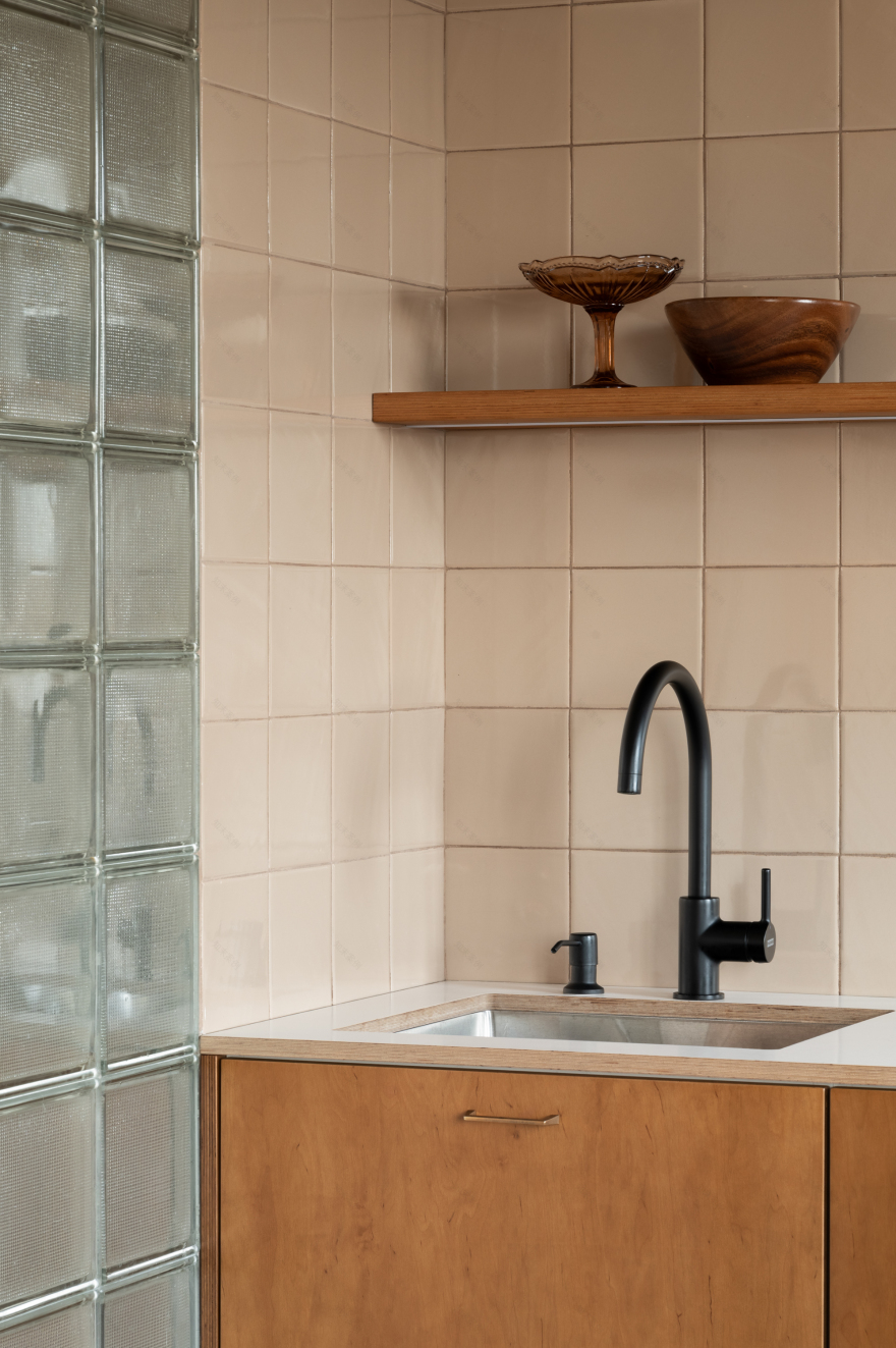 若ZOZULKA为特定人名、地名或品牌名等专有名词,通常可直接音译为佐祖尔卡 丨乌克兰利沃夫丨Iryna Bilohan-14