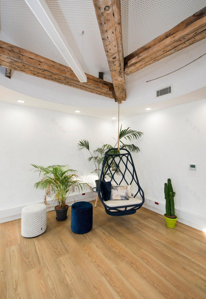 巴黎 Le Pot Commun 办公室,彩色创意空间助力金融初创企业-16