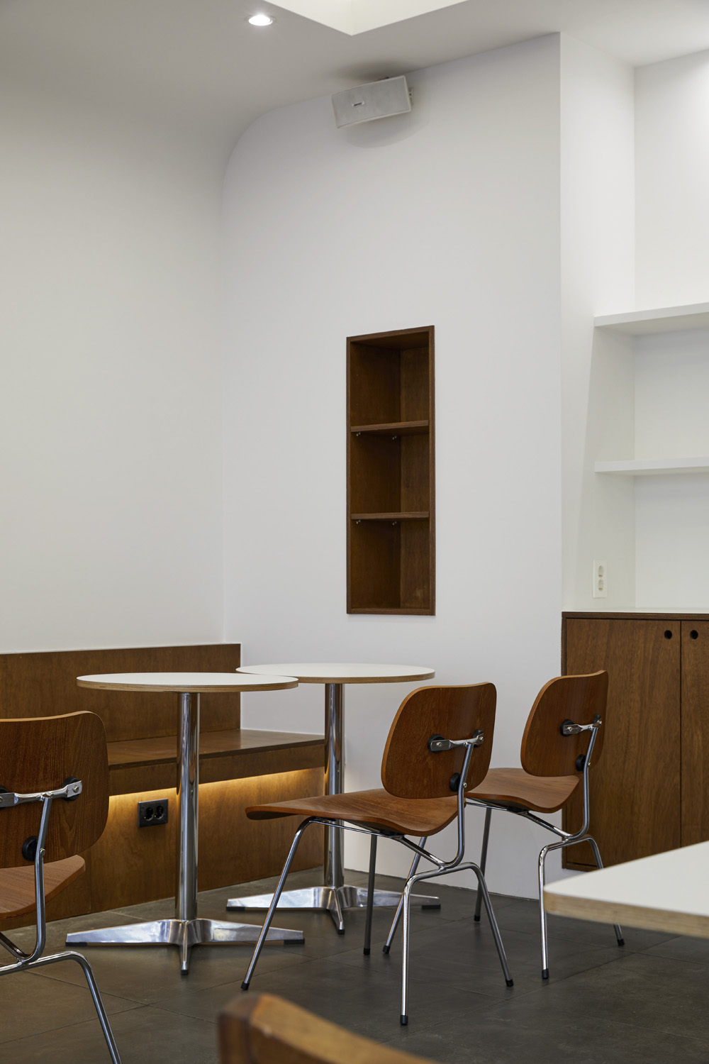 20 平米温馨咖啡馆设计，简约风格的魅力-13