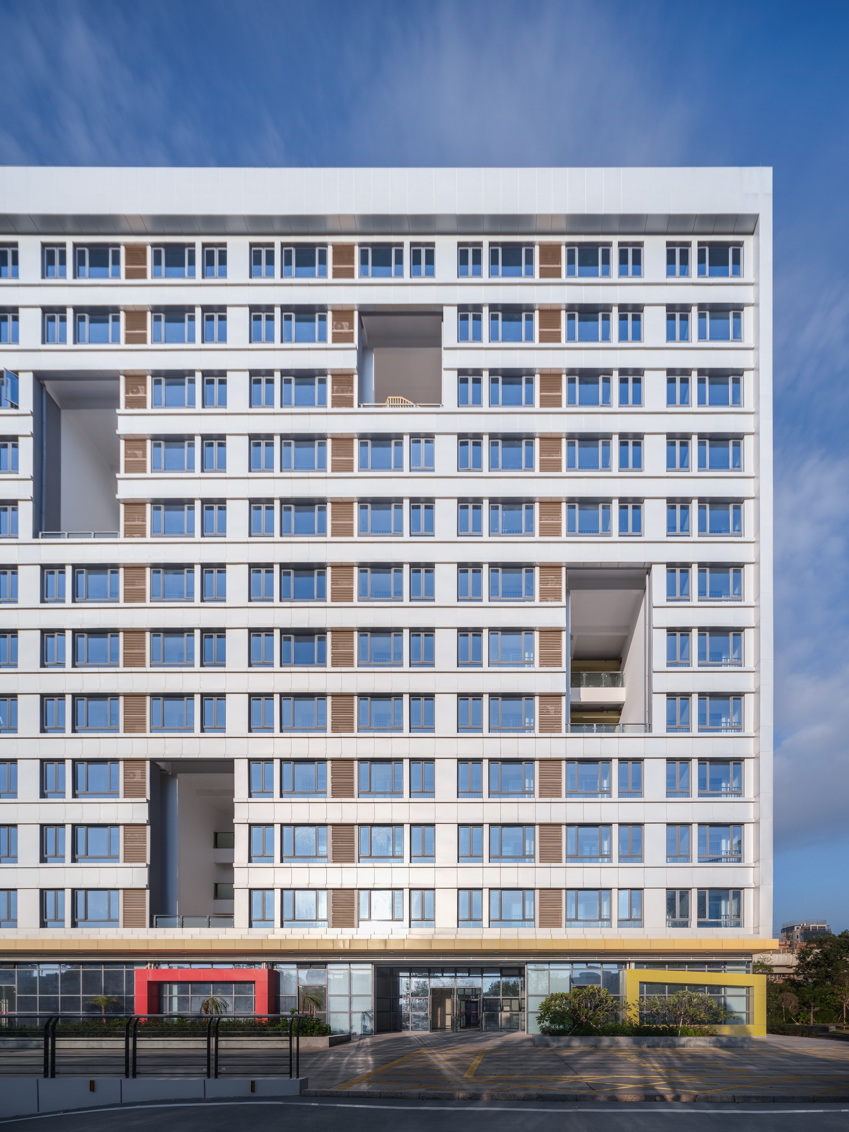 深圳航空公司总部东区员工宿舍(B19,B20)丨中国深圳丨深圳大学建筑设计研究院有限公司“钟中+钟波涛”工作室-4