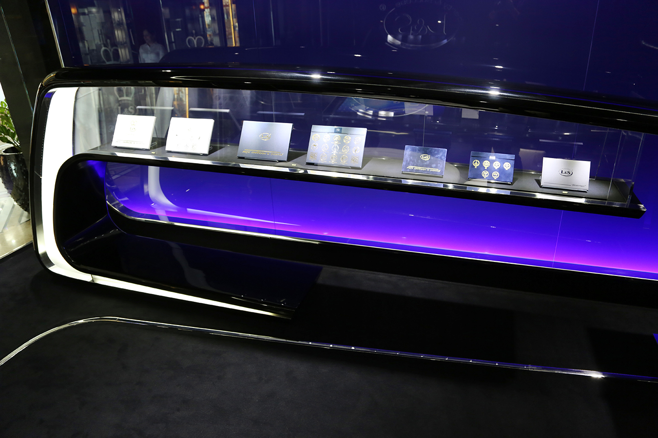 乌克兰科技未来主义展厅设计-26