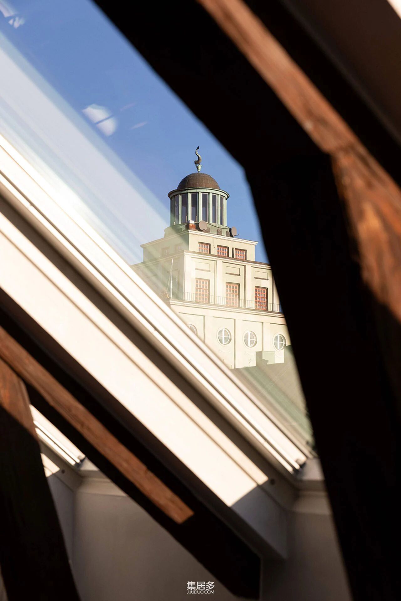 卡尔松的空中乐园:斯德哥尔摩一座洒满光的阁楼公寓丨瑞典斯德哥尔摩-21