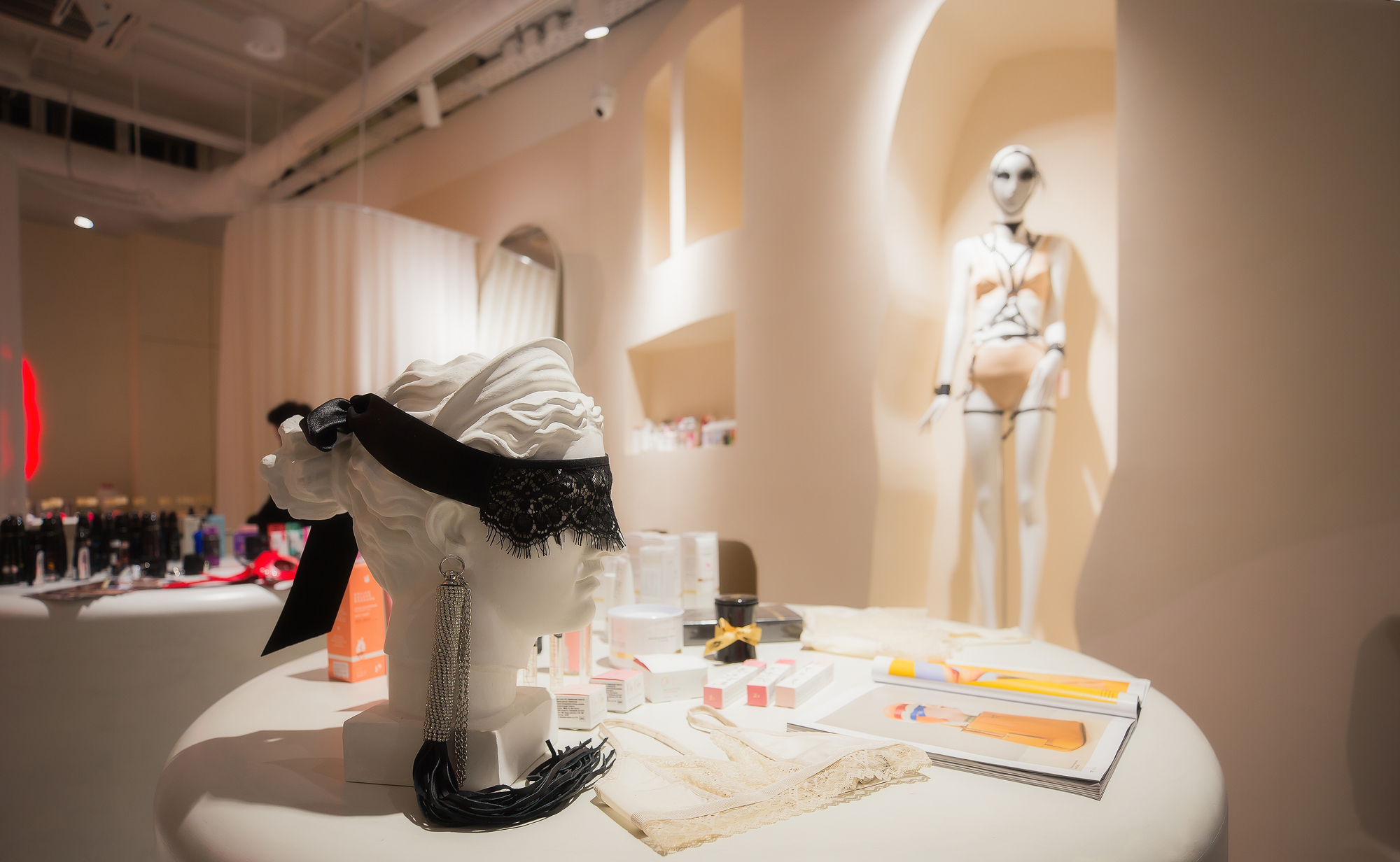 莫斯科首家精品成人店,颠覆传统设计-11