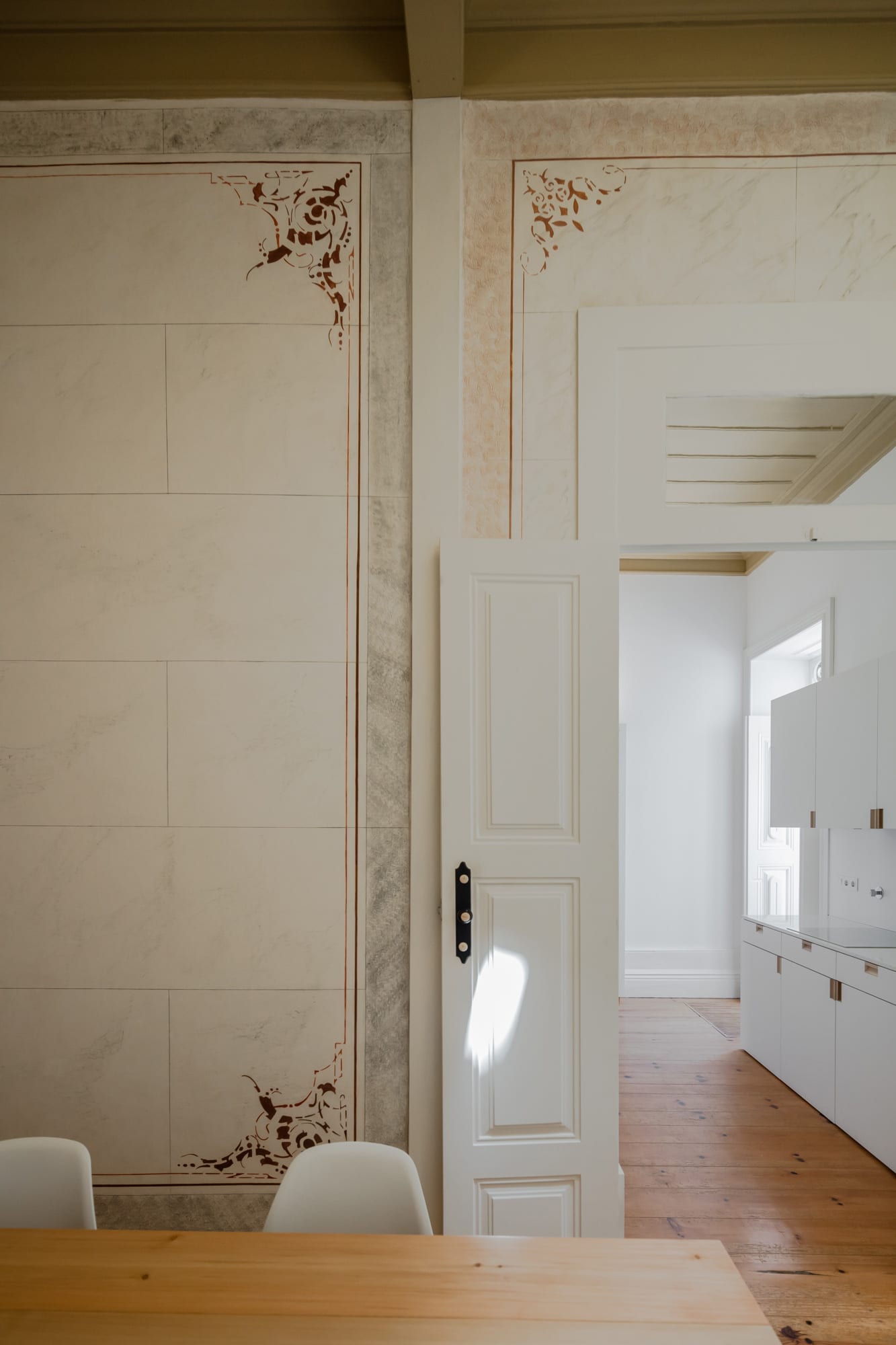 葡萄牙奥瓦城市翻新住宅，内外兼修的现代美学-43