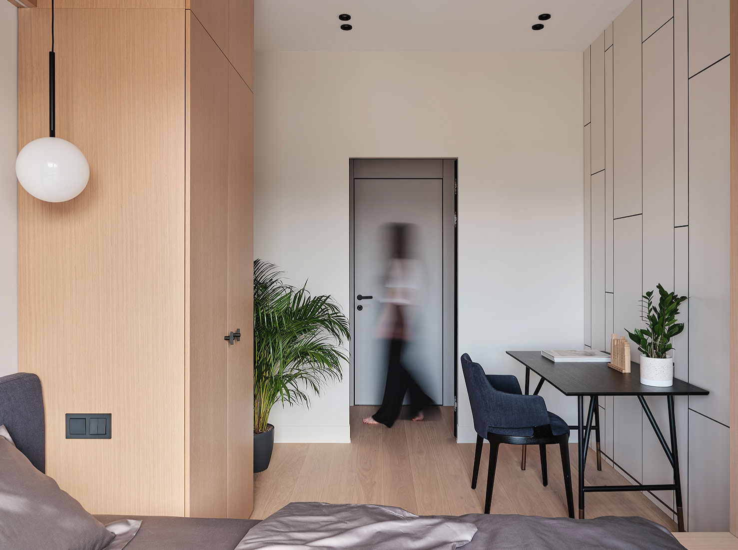 圣彼得堡 75 平米学生公寓 | 红色丝绒沙发成为亮点-9