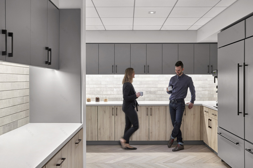 纽约市机密金融公司办公室设计-11